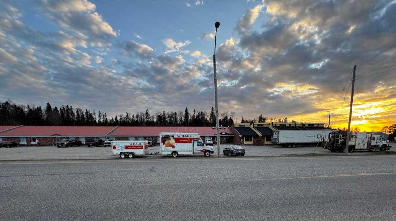 Zero-100 Motel Heron Bay Exterior photo